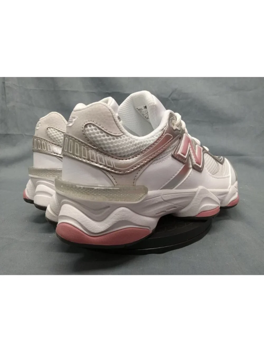 New Balance 9060 (GS) Sneakers G9060S82T White Pink Girls Size 4.5 NEW IN BOX!